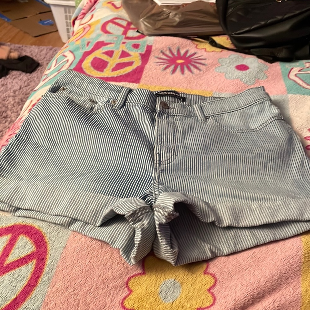 •striped jean shorts•